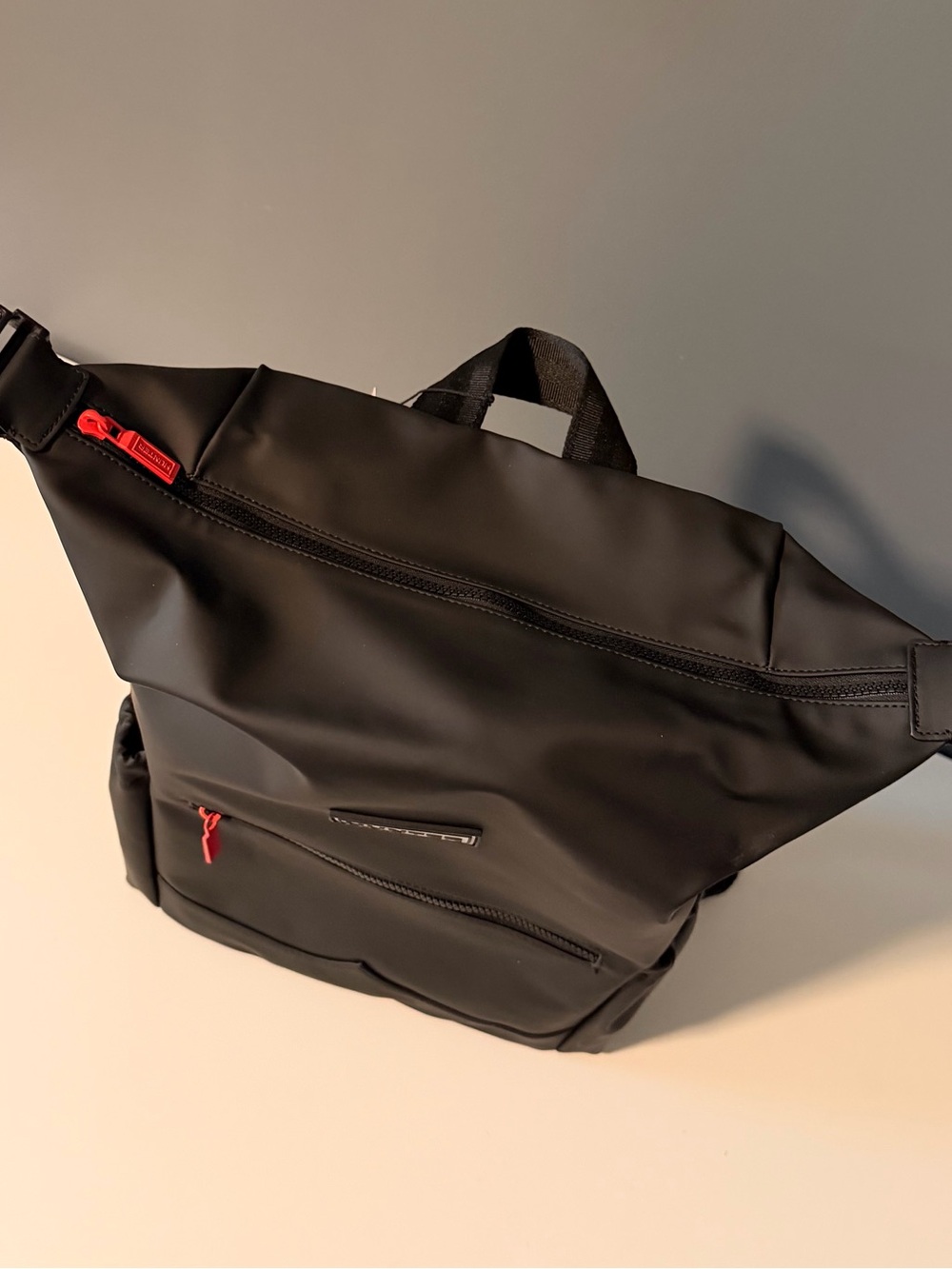 NWT - Hunter Black Top Clip Backpack - Water Resistant - Picture 9 of 11